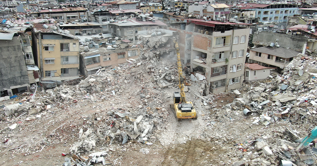 HATAY’DA DEPREMDEN ZARAR GÖREN YAPILARIN YIKIM PROJESİ